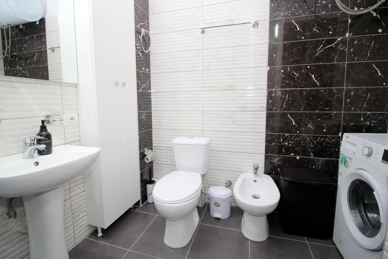 Gjashtë Motra Apartment
