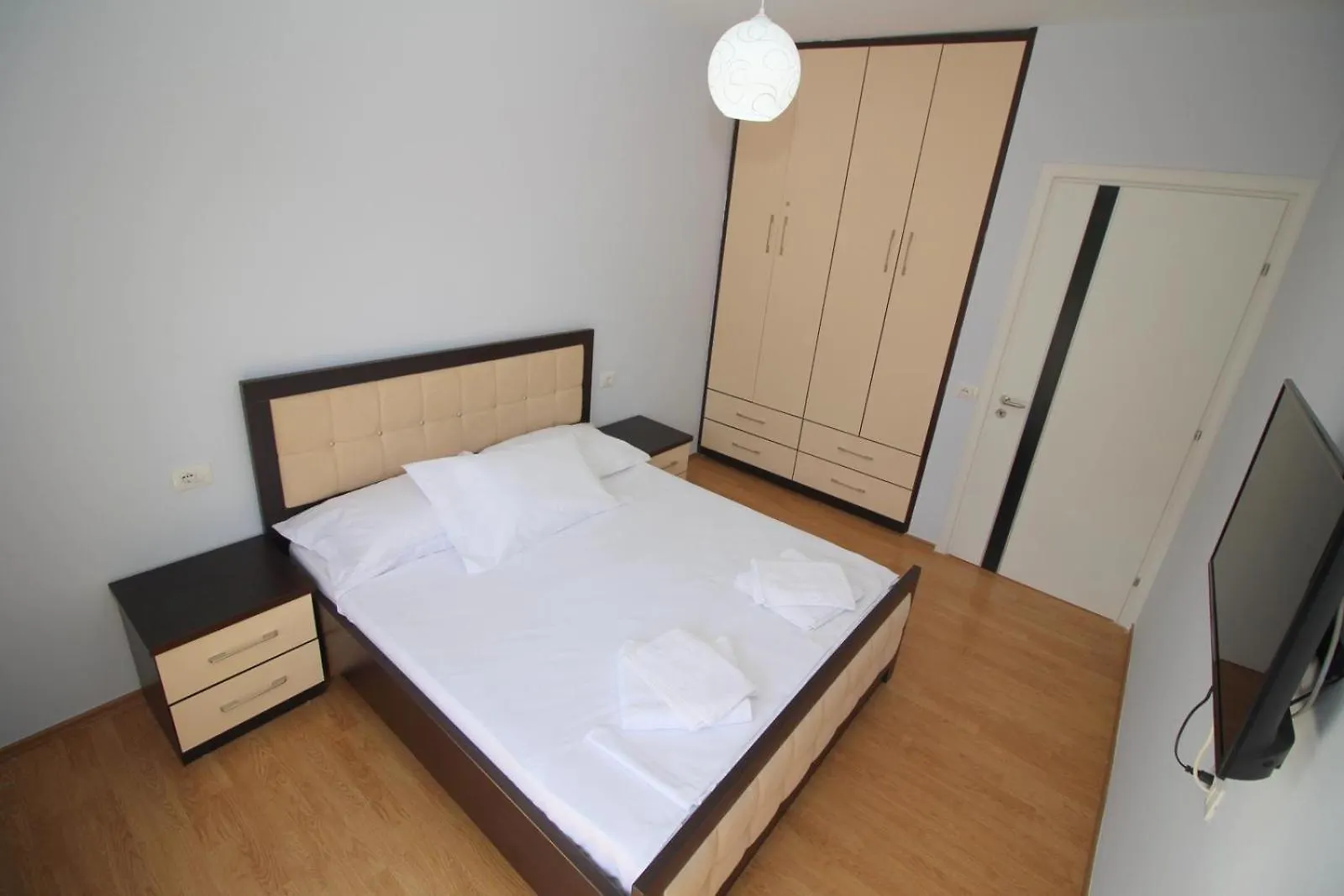 Gjashtë Motra Apartment