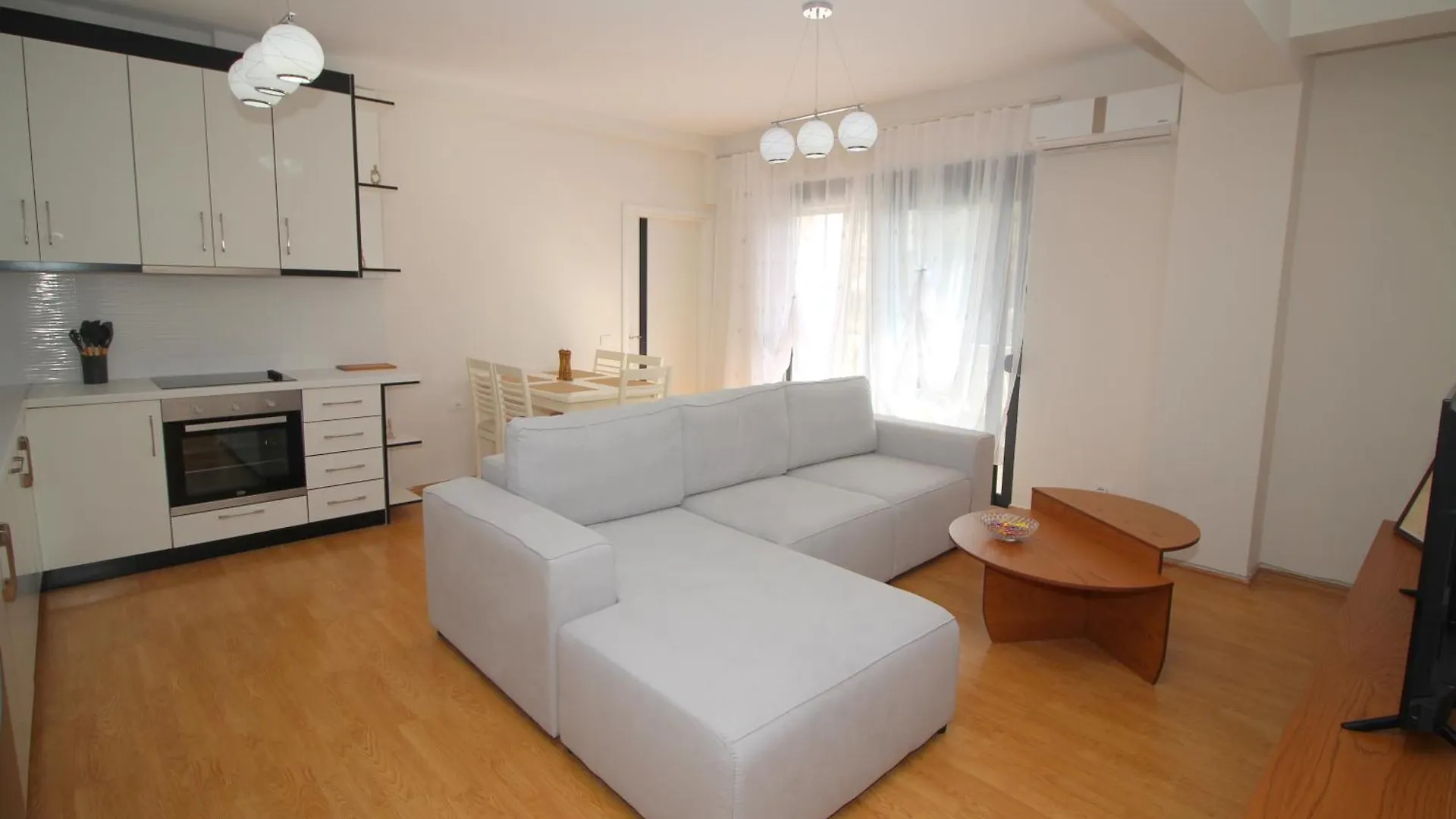 Motra Apartment Gjashtë Albania