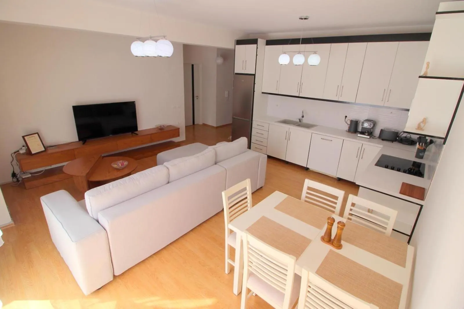 Gjashtë Motra Apartment