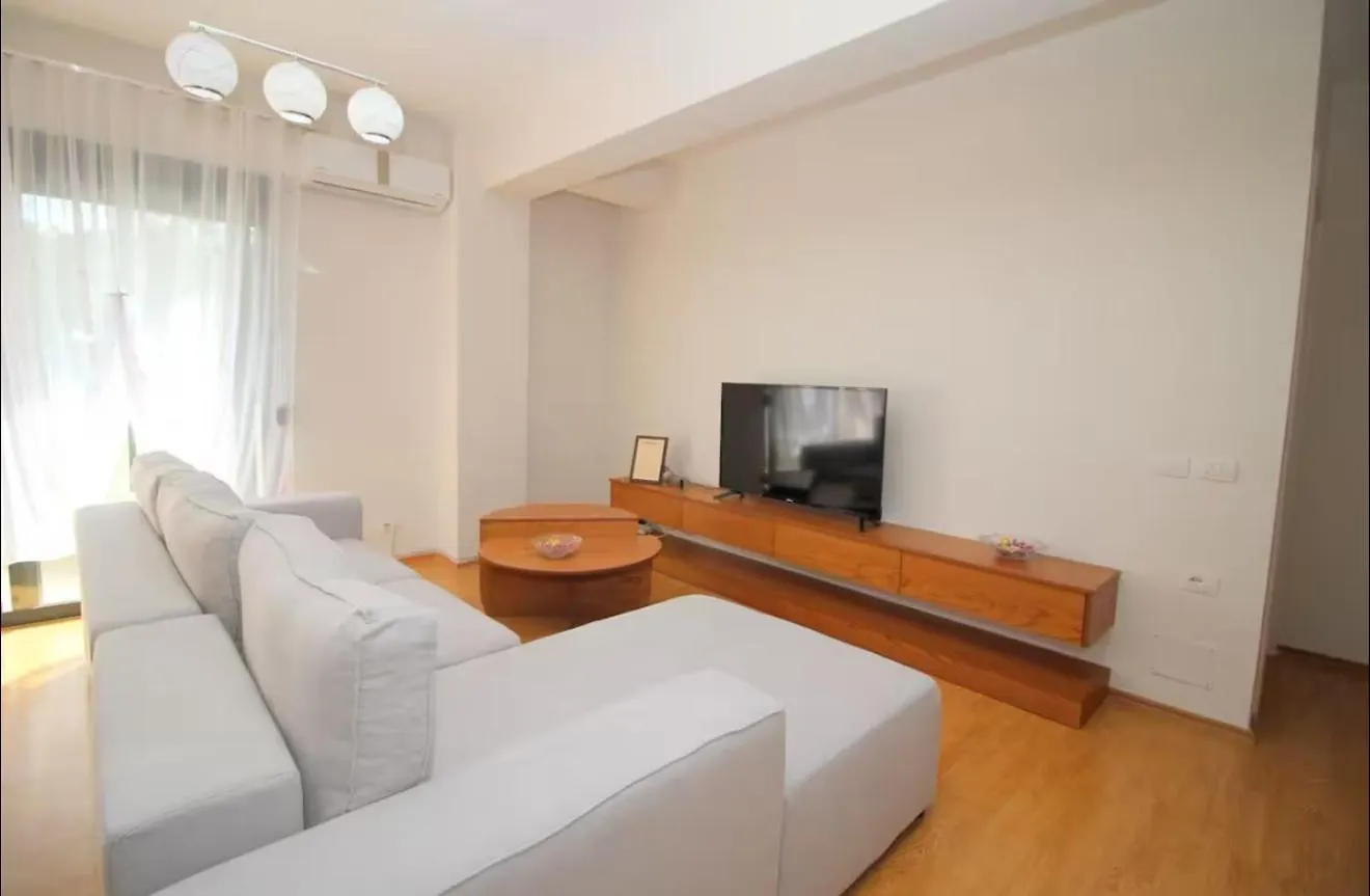 Gjashtë Motra Apartment